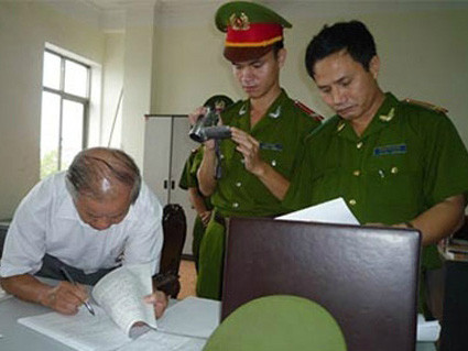 Hàng loạt sếp lớn phải vào tù sau khi đã 'hạ cánh'