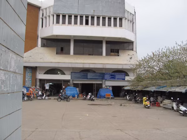 Chợ Đông Kinh vắng hoe