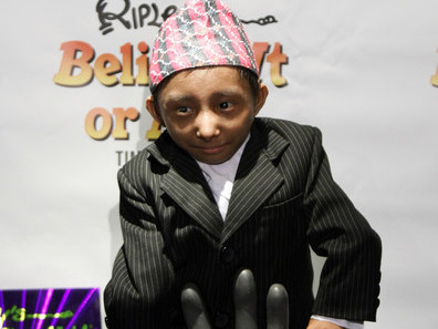 Cận cảnh người đàn ông thấp nhất thế giới