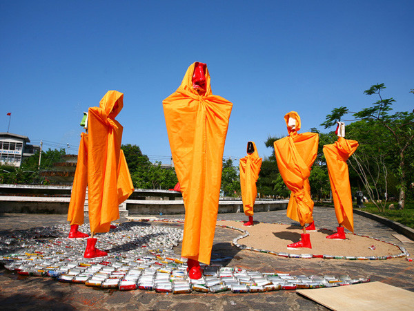 Sinh viên 'kiến' thi tài