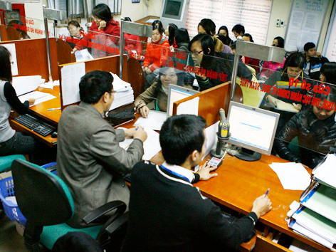 Có bao nhiêu công chức không làm được việc?