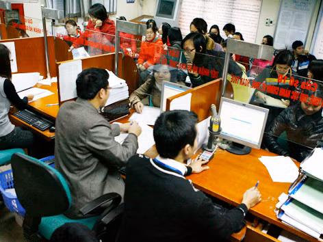 Có bao nhiêu công chức không làm được việc?