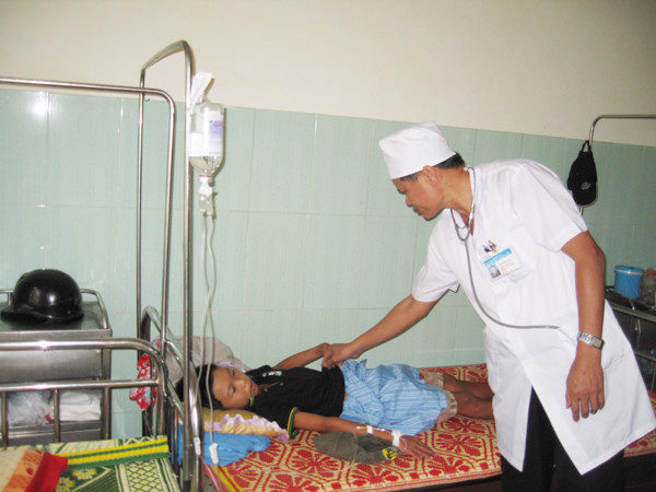 Bộ Y tế cho rằng các hộ cận nghèo và nông dân được hỗ trợ BHYT sẽ không bị ảnh hưởng nhiều khi giá dịch vụ y tế tăng. Ảnh: Th.H