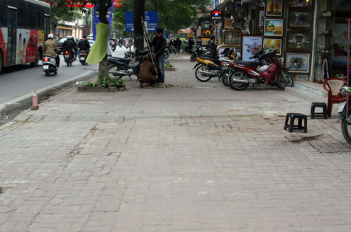 Hà Nội và TP.HCM tiếp tục cho phép sử dụng vỉa hè