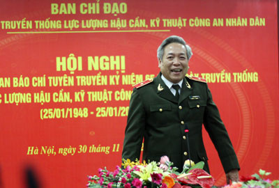 'Sản xuất khí tài ngang tầm khu vực'