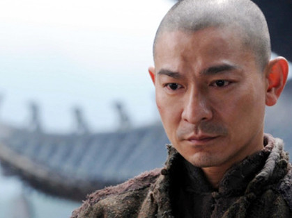 Thành Long cạo đầu Lưu Đức Hoa đem đấu giá