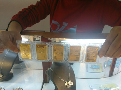 Dân bị tiệm vàng ép giá 5 triệu đồng/lượng