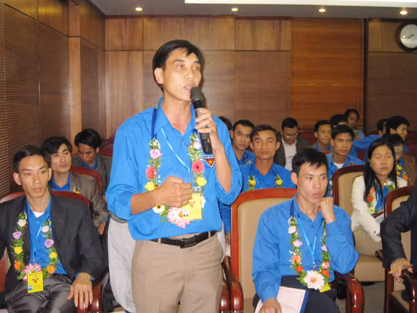 Bí thư Đoàn cơ sở hiến kế thu hút thanh niên. Ảnh: Lưu Trinh