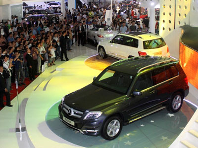 Thị trường ô tô đang lê lết leo dốc