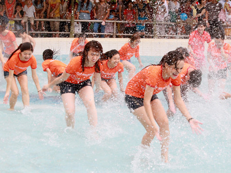 Sôi nổi màn flash mod… té nước