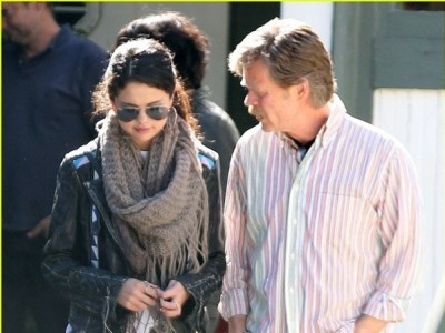 Selena Gomez tình tứ bên ‘trai già’