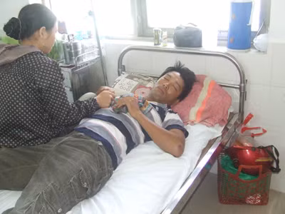Bị sét đánh, hai người thoát chết