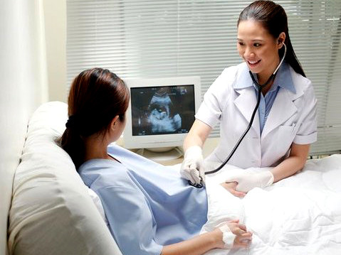 Câu chuyện chiếc phong bì của bác sĩ khoa sản