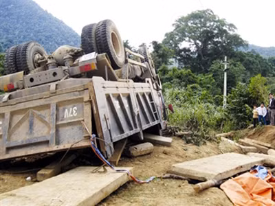 Vũ lật xe chết người: Gỗ lậu chặt từ vùng lõi khu bảo tồn