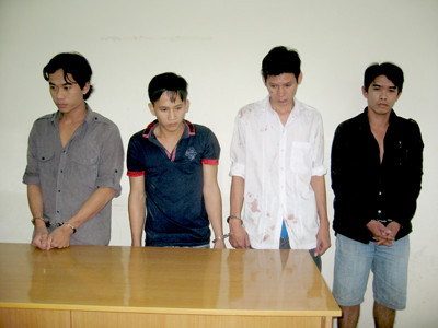 4 anh em bạn nhậu rủ nhau trộm xe