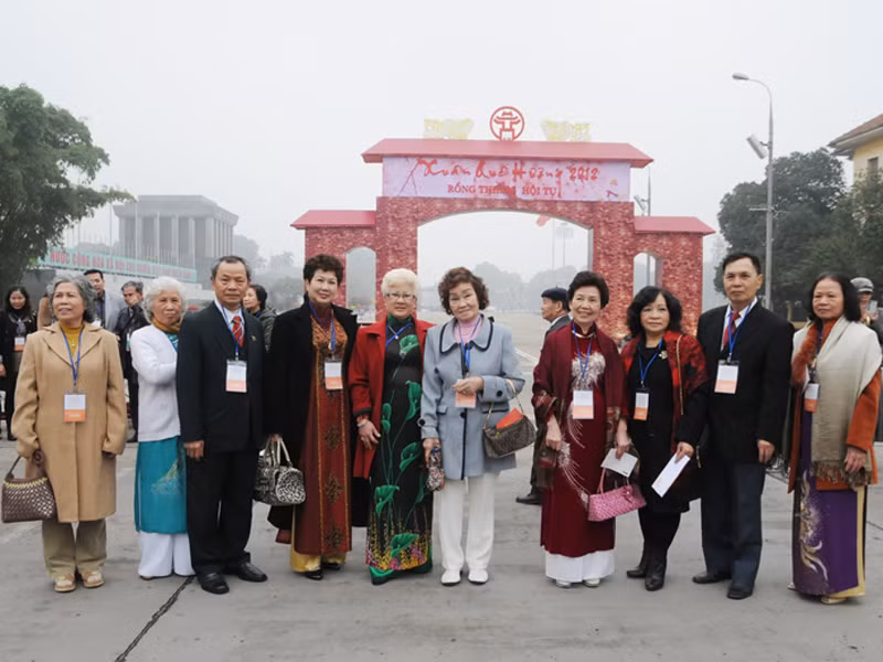 Hàng trăm kiều bào về dự Xuân Quê hương