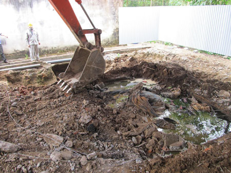 Vụ chôn thuốc trừ sâu: Nicotex vận chuyển chất thải khỏi hiện trường