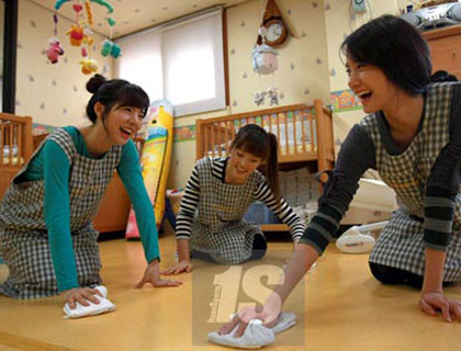 Dọn nhà Tết: Hét giá trên trời, khách vẫn đông