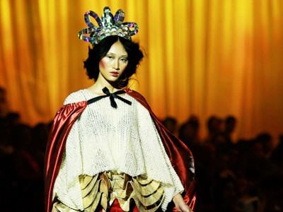 Khi vương miện rơi