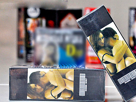 Hoang mang vì sợ được tặng nước hoa kích dục