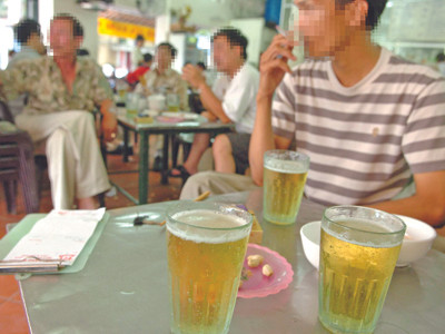 Lùm xùm chuyện thách cắn 'của quý' 100 triệu đồng