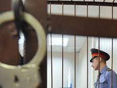 Mẹ nhẫn tâm thiêu con vừa sinh trong lò sưởi