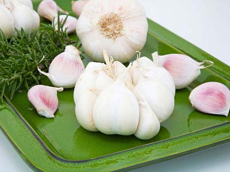 Củ tỏi trị ho, viêm họng