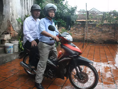 Ba cụ… sinh viên