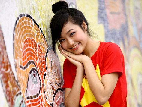 Á khôi Imiss Hồng Nhung trẻ trung với sắc đỏ