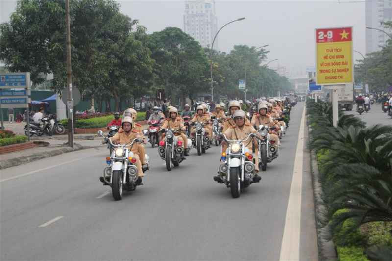 Thủ tướng: 'Huy động cảnh sát xử lý vi phạm giao thông'