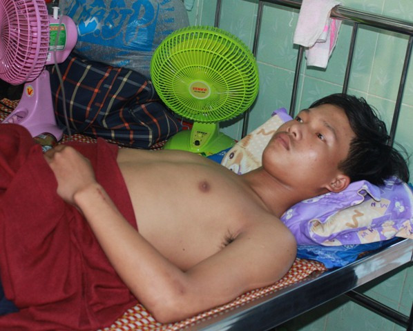 Nhói lòng cảnh thí sinh mất mẹ vì tai nạn trên đường đi thi về