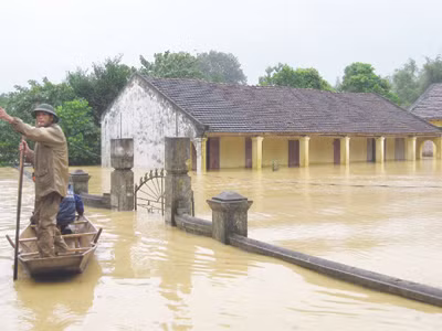 Trường tiểu học xã Sơn Thịnh bị ngập trên 1 mét Ảnh: M.T