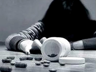 Nữ sinh 18 tự tử vì ...mẹ mắng