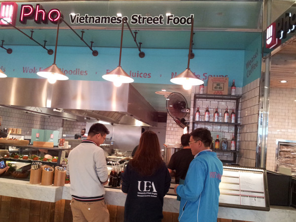 Phở Việt, bếp Tây ở London