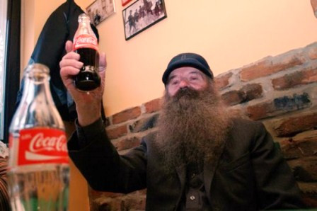 Suốt 40 năm chỉ uống Coca-Cola