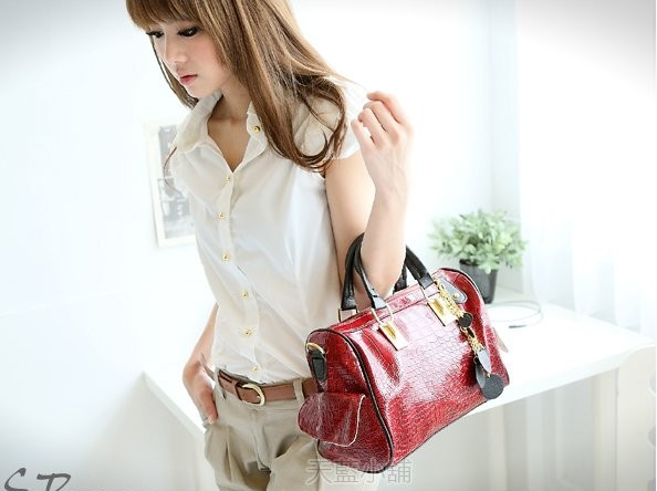 Sành điệu, sang trọng với túi xách da