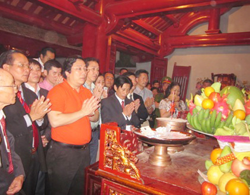 Kiều bào dâng hương Giỗ Tổ Hùng Vương