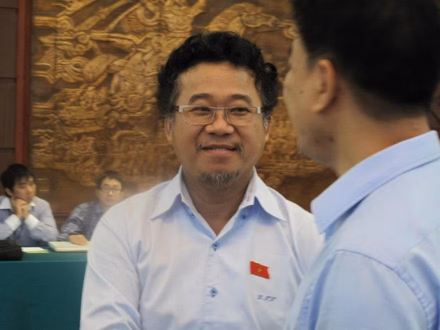 Đại biểu Đặng Thành Tâm bên hành lang Quốc hội