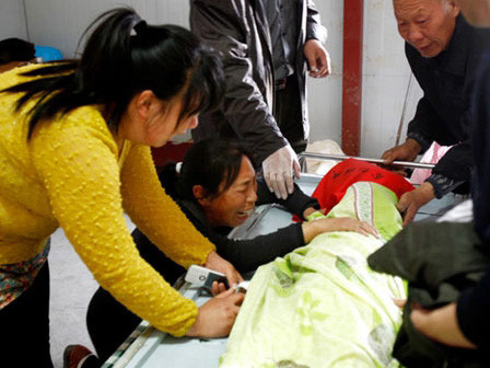 Hiệu trưởng dùng thuốc chuột đầu độc 2 bé gái