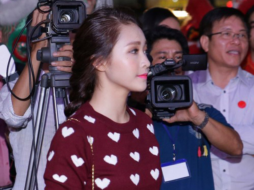 Midu, Khả Ngân đọ độ tươi xinh