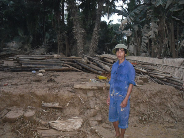 Xác xơ khi cơn lũ đi qua