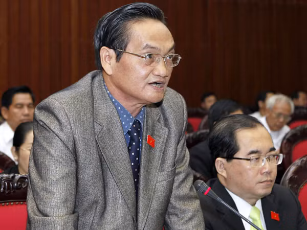 ĐB Trần Du Lịch nói: "Không công nghiệp hóa bằng mọi giá". Ảnh: Hồng Vĩnh