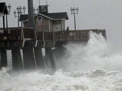 Mỹ: Chiến dịch tranh cử xáo trộn vì bão 'quái vật'