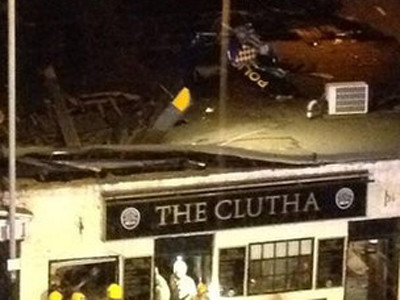 Trực thăng cảnh sát ‘hạ cánh’ trên nóc quán rượu