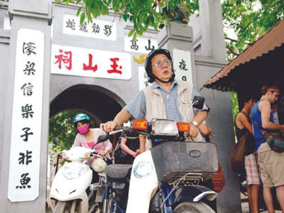 Người khóc rùa Hồ Hoàn Kiếm