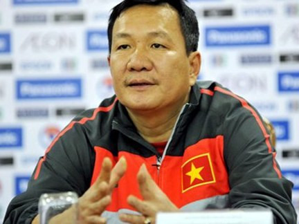 HLV Hoàng Văn Phúc xin lỗi CĐV