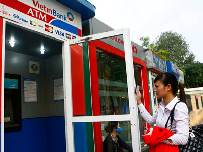 Chưa thu phí nội mạng ATM