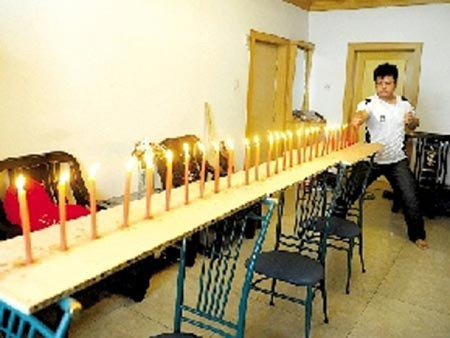 Vận công làm tắt ngọn nến cách 3m