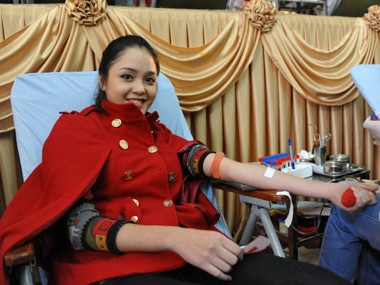 Những bóng hồng hiến máu tại Chủ nhật Đỏ