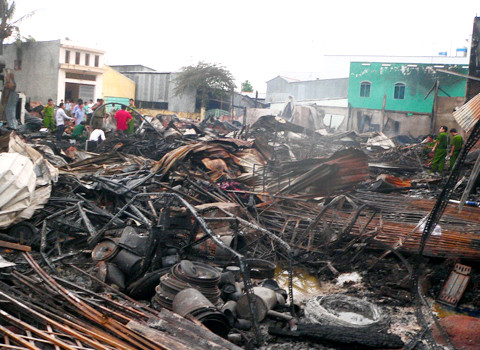 Cháy kinh hoàng, 90 căn nhà thành tro